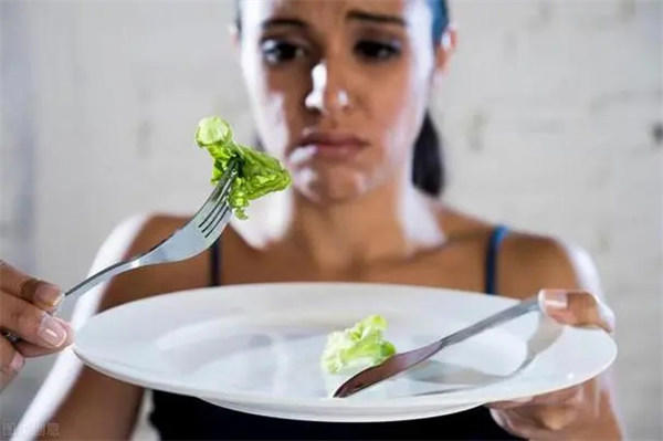 过午不食晚上不吃饭真的能减肥吗(有很大争议)