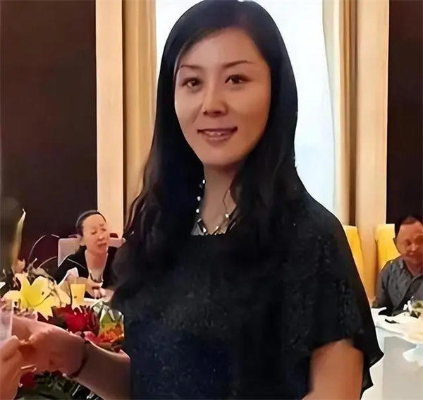 女贪官姜保红落马(和40多名官员有染贪污1439万)