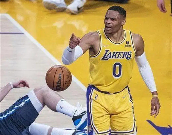 2022年NBA球员年度总收入排名公布(有的人球打得不怎样钱没少赚)