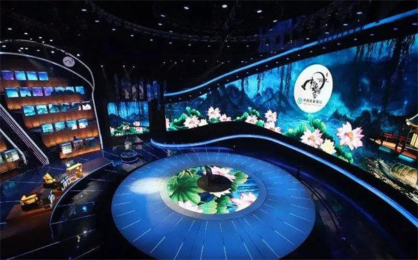 中国诗词大会主持人换成龙洋(口碑没有董卿主持时火了)