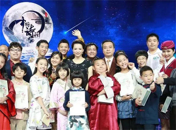 中国诗词大会主持人换成龙洋(口碑没有董卿主持时火了)
