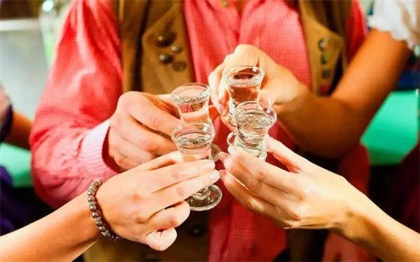 喝酒真对新冠病毒有用吗(一定要相信科学)