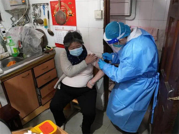 老年人感染新冠变阳性怎么办(一定要注意)