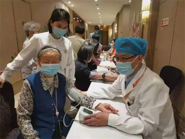 老年人感染新冠变阳性怎么办(一定要注意)