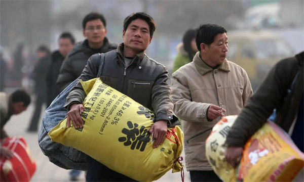 农民工春节返乡常遇4大问题(一年到头和家人团聚都不容易)