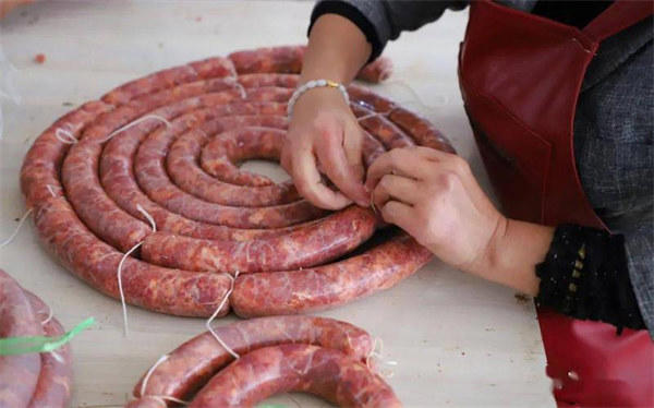 灌香肠注意事项有哪些(山东人一到过年就喜欢灌香肠)