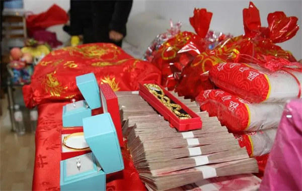 十万彩礼钱算多吗属于什么档次(应该很多家庭拿不起)