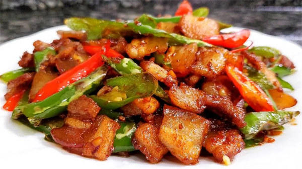 做菜时是热锅倒油还是冷锅倒油(区别还是很大的)