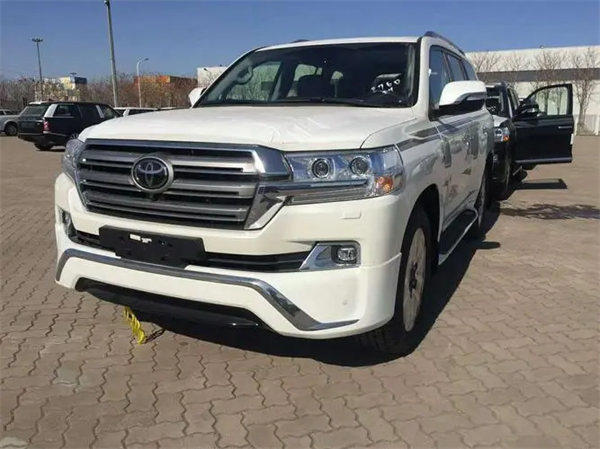 卡塔尔土豪喜欢开什么车(和东北土豪一个爱好)