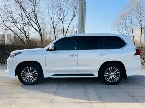 卡塔尔土豪喜欢开什么车(和东北土豪一个爱好)