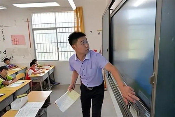 最新消息教师退出机制是什么意思(以后老师可能就不是铁饭碗了)