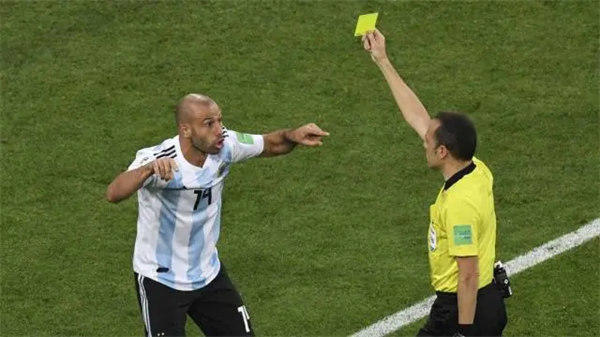 世界杯红牌黄牌规则详细介绍(教练和守门员吃红牌会怎样)