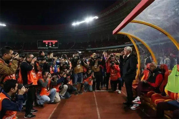 中国足球黑色三分钟事件是什么(很多年轻球迷并不知道)