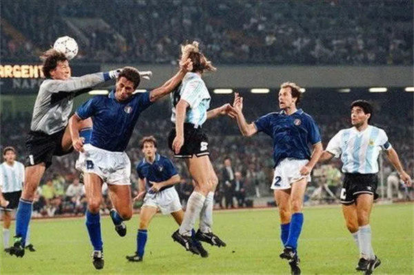 中国足球黑色三分钟事件是什么(很多年轻球迷并不知道)