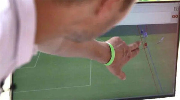 半自动越位识别技术是什么(比VAR还高级的技术)