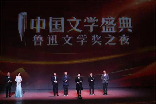 简短的获奖感言怎么写(看看天花板级别的获奖感言)