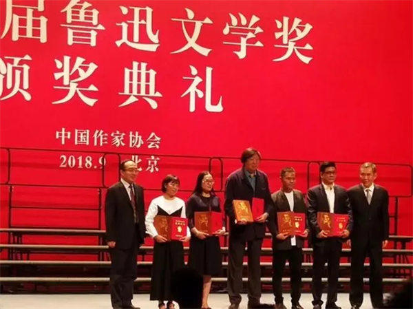 简短的获奖感言怎么写(看看天花板级别的获奖感言)