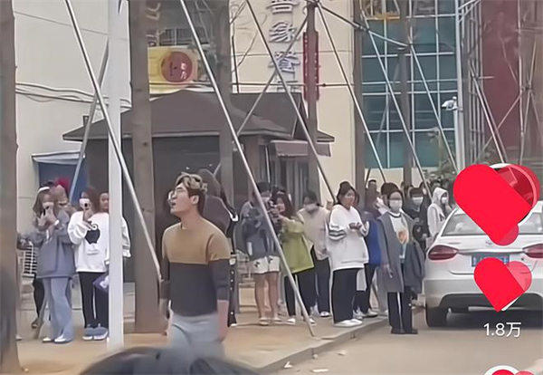 为爱冲锋的勇士是什么梗(笑梗不笑人啊兄弟们)