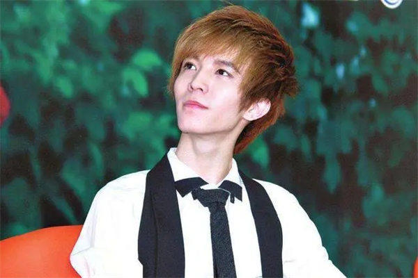 郭敬明为什么被全网封杀(有人说他拿粉丝当狗)