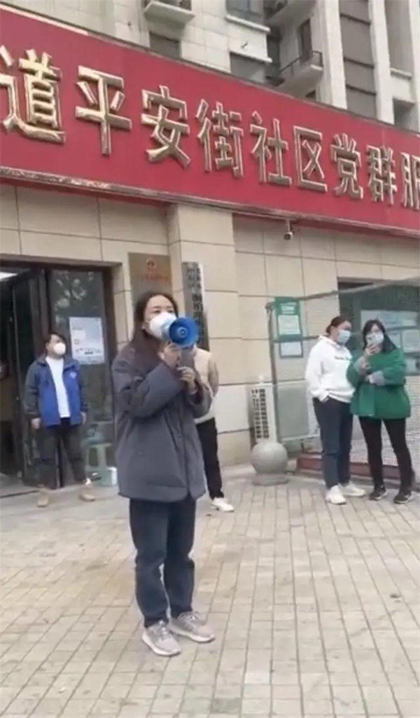 刘红英缺席女儿成人礼事件(到底是谁错了)