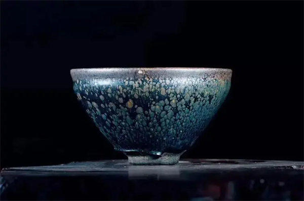 建盏是什么为什么叫建盏(在宋朝那是皇室御用茶具)