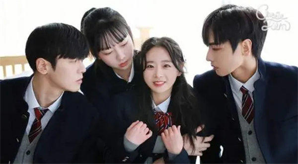 韩国男星李智汉因梨泰院踩踏事故去世(才24岁啊)