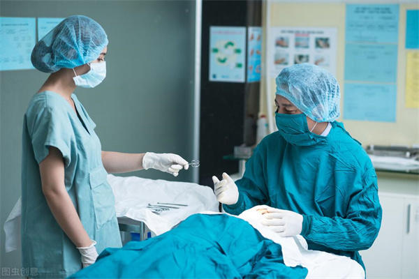 揭秘近视手术的原理是什么(很多人想做又不敢)