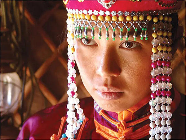 国产小众高分电影《图雅的婚事》影评，颠覆了婚姻家庭