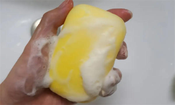 硫磺皂洗头的作用与功效(头发有问题的可以试一下)