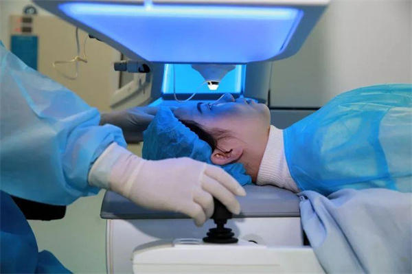 激光治近视有后遗症吗(亲身经历告诉你)