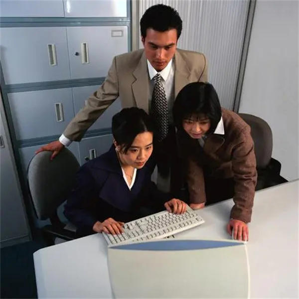 超10年的终身制员工如被裁员如何赔偿(遵循2N 1的规则吗)