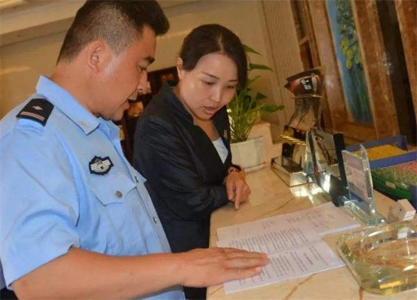 不是夫妻遇到警察查房怎么证明是情侣关系(看完你就学会了)