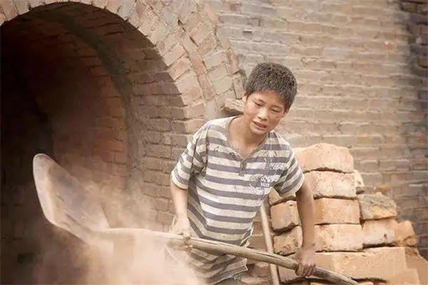 崔松旺揭秘黑砖窑事件(拍摄的视频揭露了黑砖窑有多可怕)