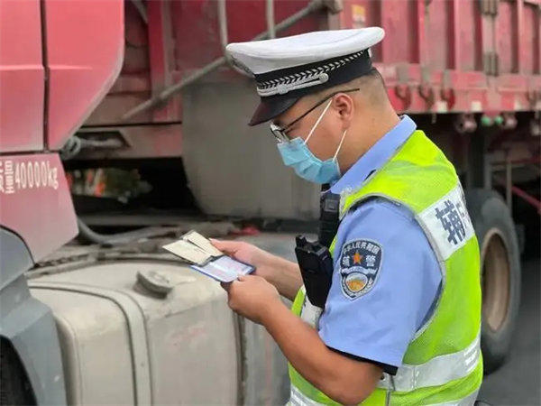 辅警工资一月多少钱(辅警值得干下去吗)