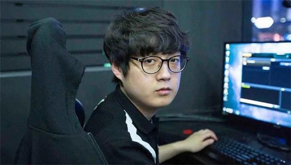 LOL的FMVP历届得主(哪个FMVP含金量不足)