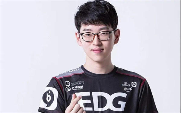 LOL的FMVP历届得主(哪个FMVP含金量不足)