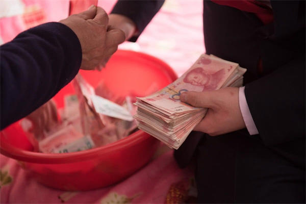 中年人随份子规矩记住一点(能不给就不要给了)