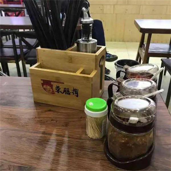 荣膳荷水城羊肉粉加盟靠谱吗(抖音上被它刷屏了)