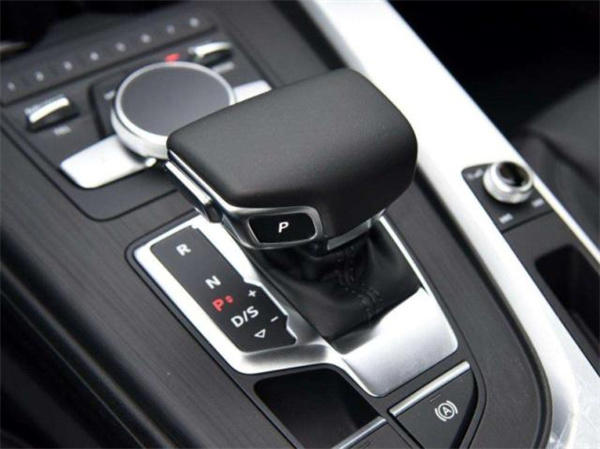 自动挡下坡的正确方法(学会这点开车才安全)