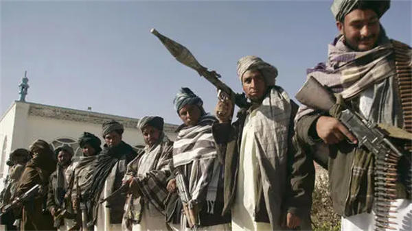 美国打伊拉克那么快却打不赢阿富汗是为什么(正可谓一物降一物啊)