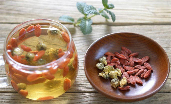 蒲公英枸杞菊花茶的功效与作用(先了解蒲公英枸杞菊花可以一起泡茶喝吗)