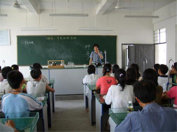 高中学文科成绩达到一本线的方法(复读生分享文科学习实用技巧)