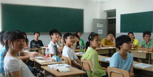 初二孩子成绩一般怎么在初三实现大幅度进步和逆袭(还是有方法的)