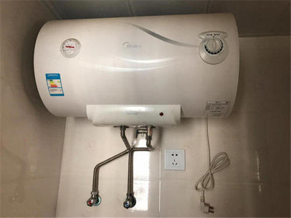 热水器一直插着通电好还是用之前通电然后断电好(测试结果分享给你)