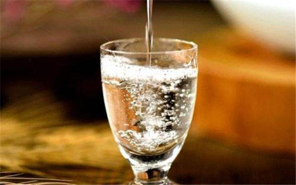 喝白酒喝醉用什么药好醒酒(聊聊白酒最怕的解药)