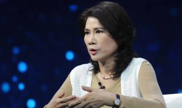 董明珠为什么一直单身三十年也不结婚(竟有人好奇董明珠结了几次婚)