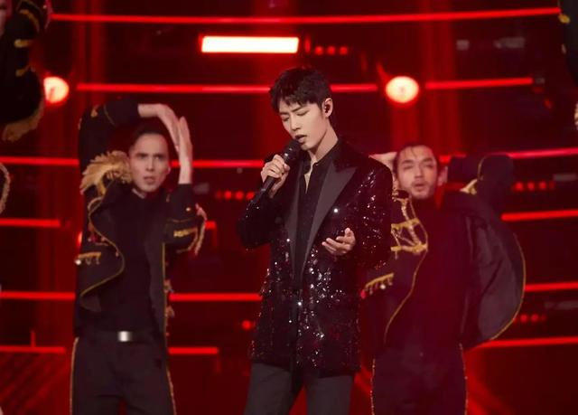 肖战演唱《相爱后动物感伤》引爆全场，跨年晚会的最大期待