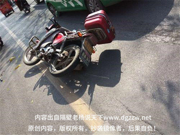 开车撞了一个无证驾驶的摩托车到底是谁的责任(不一定是无证驾驶者的责任)