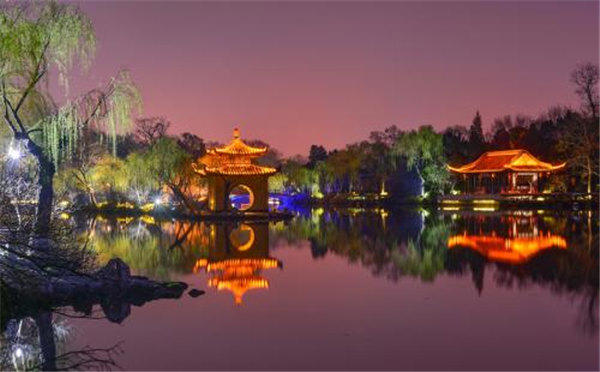 淮安和扬州哪个城市以后发展前景更好(有人说扬州甩淮安几条街)