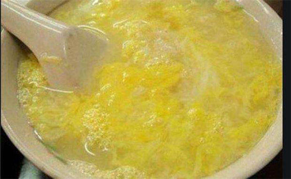 白开水冲鸡蛋有什么好处和功效(不太建议这样吃鸡蛋)